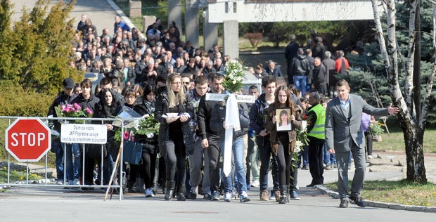 Ћерко, зашто ми ниси рекла...
